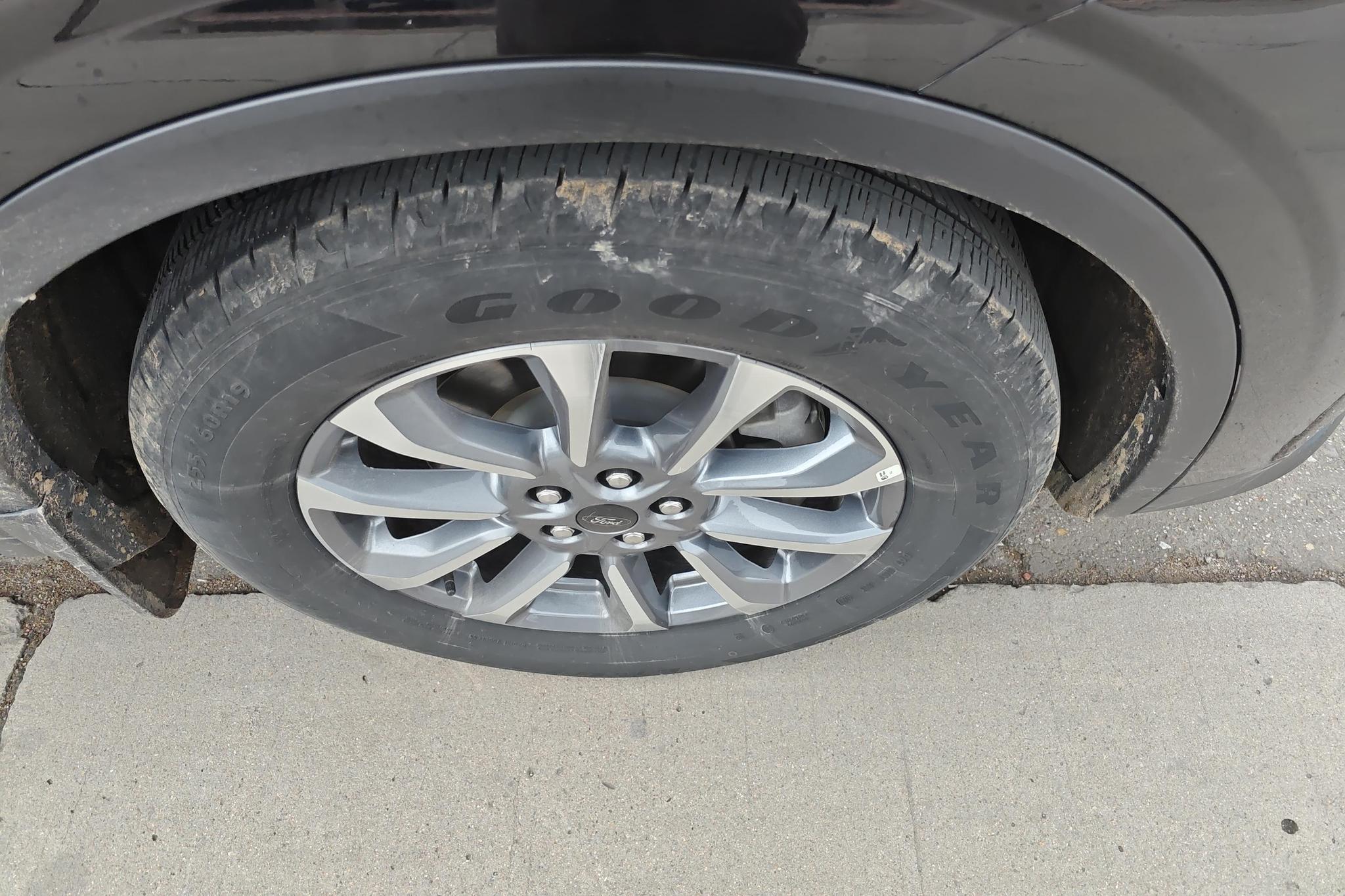 Ford Edge 2023 L 2.0T EcoBoost мест Luxury