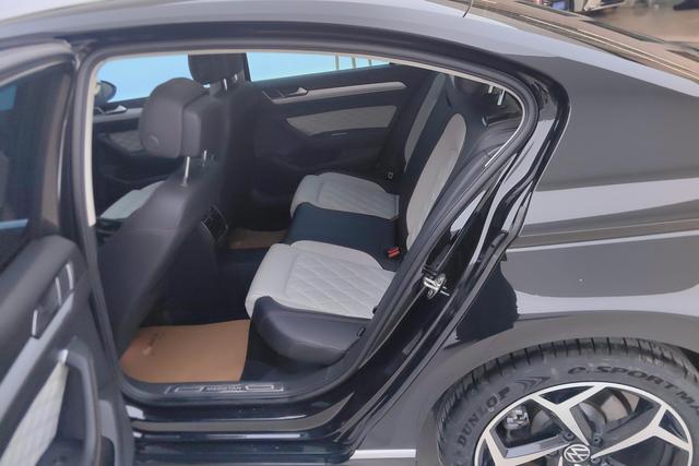 Volkswagen Magotan 2023 200 330 TSI DSGLuxury — фото 16