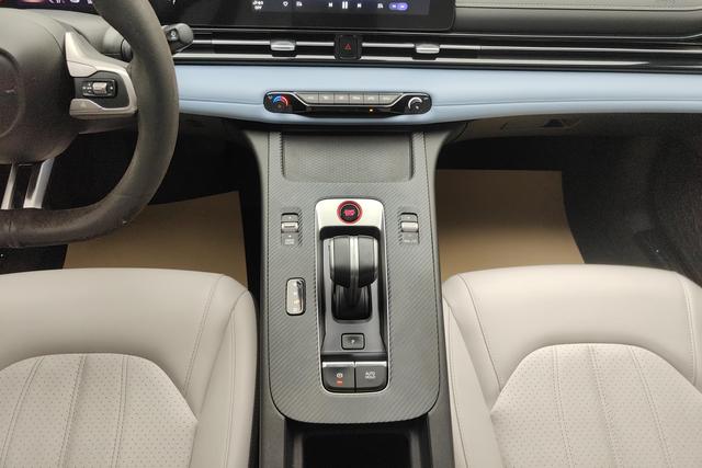 Trumpchi Empow 2023 2.0 L DHT Hybrid — фото 14