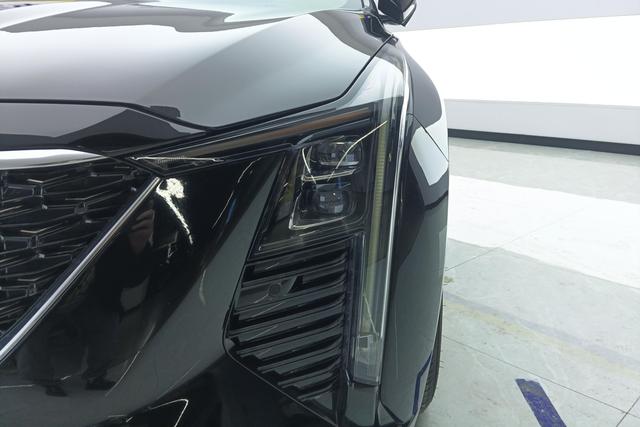 Cadillac CT5 2024 28 T Luxury Pro — фото 4