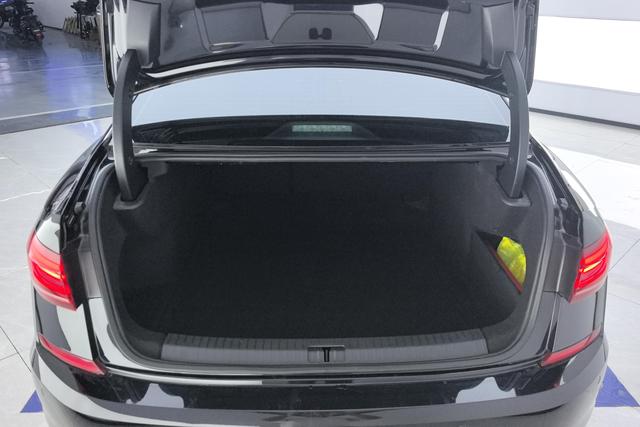 Volkswagen Passat 2023 330 TSI — фото 17