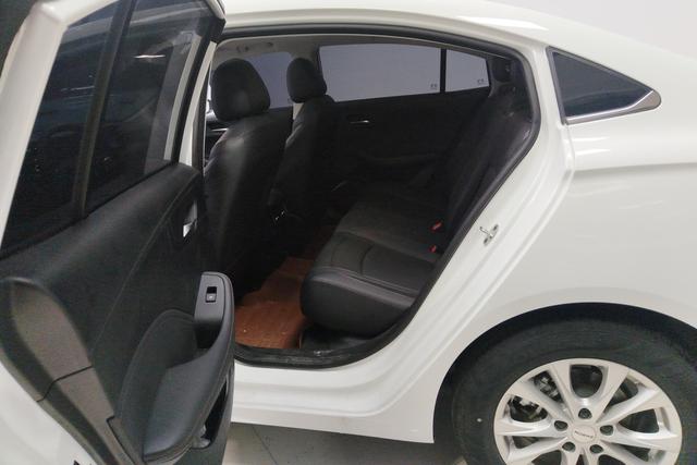 Roewe i5 2023 1.5 L CVT — фото 16