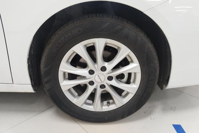 Roewe i5 2023 1.5 L CVT — фото 4