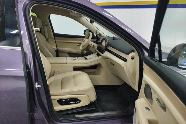 AITO M5 2025 EREVUltra 4 WD — фото 15