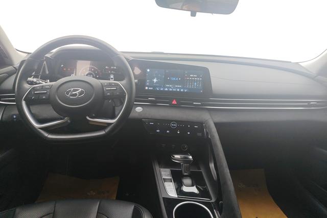 Hyundai Elantra 2021 1.5 L CVT LUX — фото 14