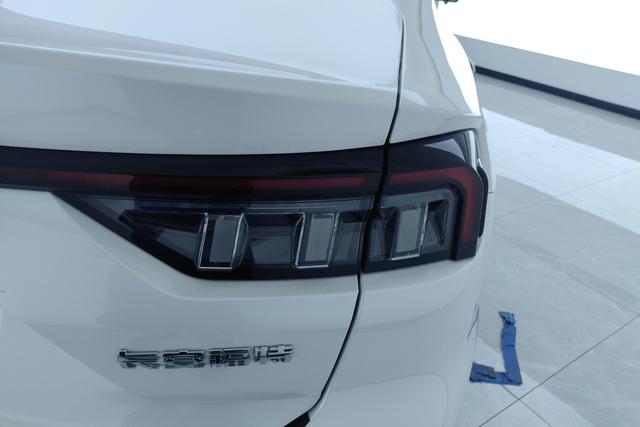 Ford Mondeo 2023 Eco Boost 245 Luxury — фото 6