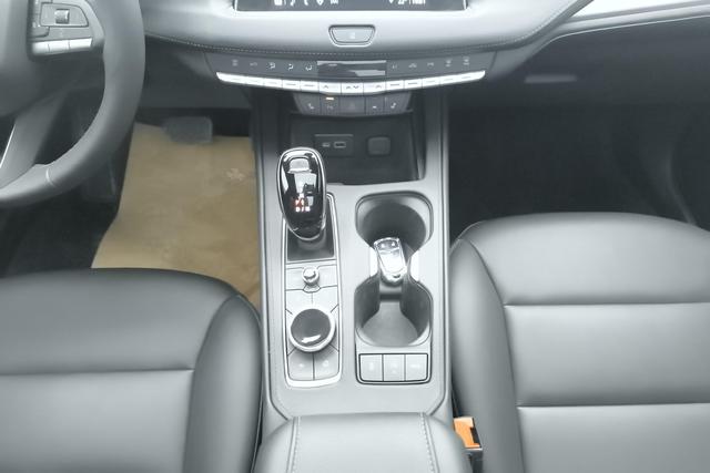 Cadillac XT4 2023 28 T 2 WDLuxury — фото 14