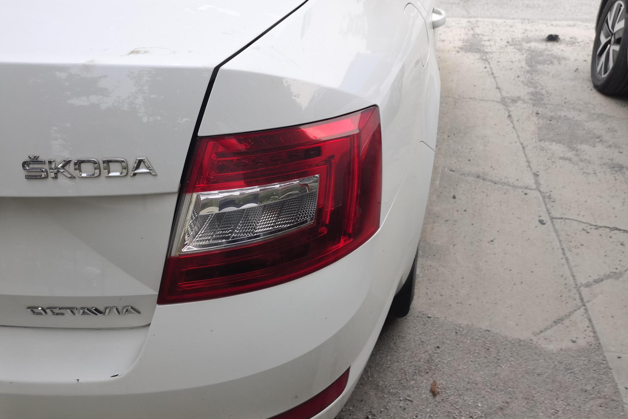 Skoda Octavia 2015 1.6L AT