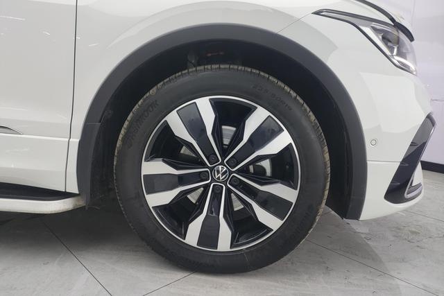 Volkswagen Tiguan L 2024 330 TSI 2 WDR-Line — фото 4
