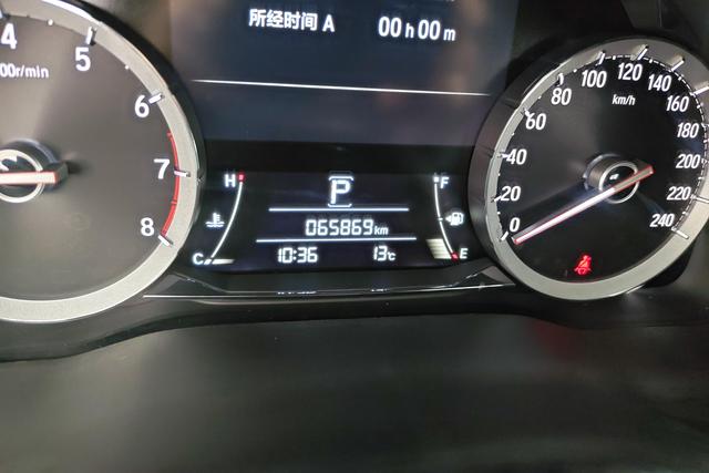 Honda UR-V 2017 240 TURBO 2 WD V — фото 14