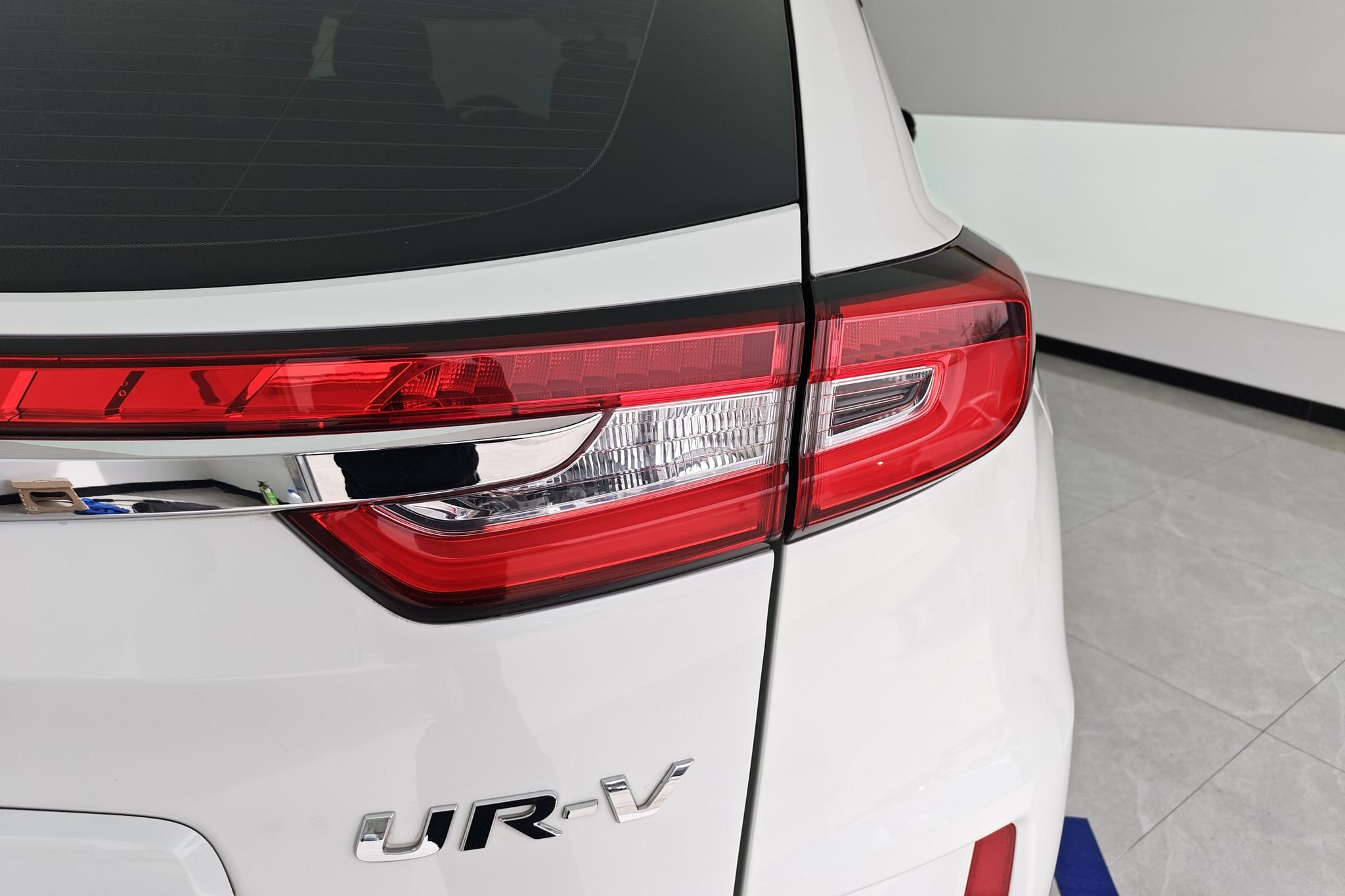 Honda UR-V 2017 240TURBO V
