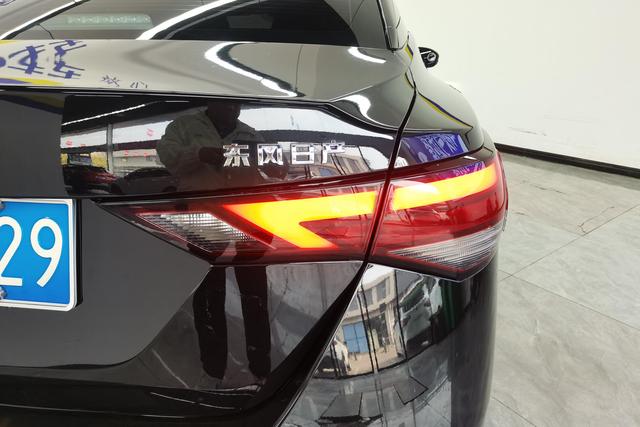 Nissan Sylphy 2023 1.6 L CVT — фото 8