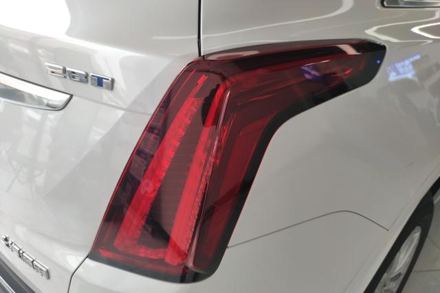 Cadillac XT5 2023 2.0 T 2 WD — фото 5
