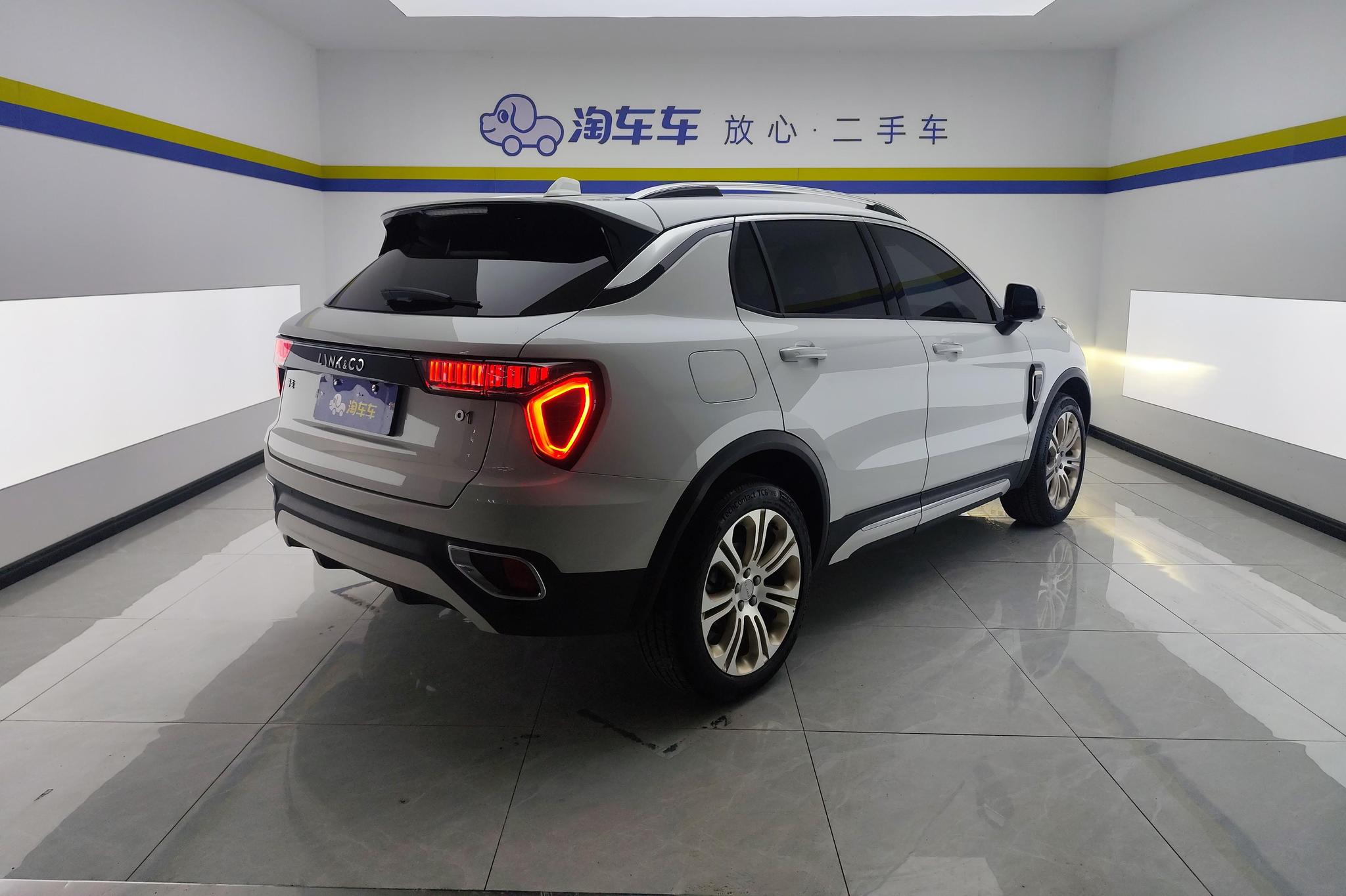 Lynk & Co 01 2017 2.0T Pro