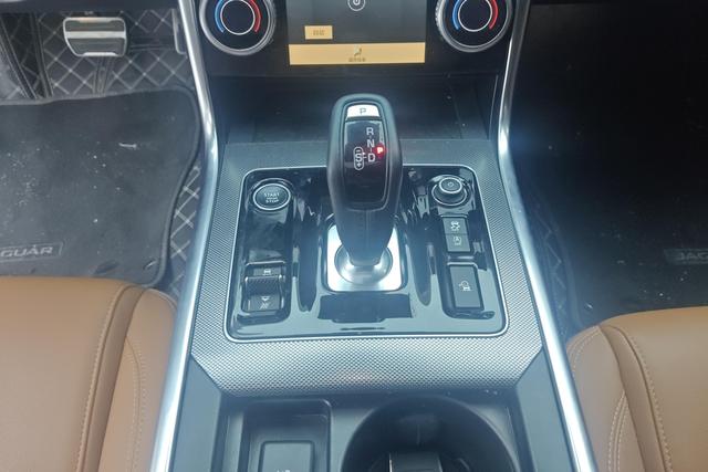 Jaguar XEL 2023 2.0 T 250 PS R-DYNAMIC S — фото 15