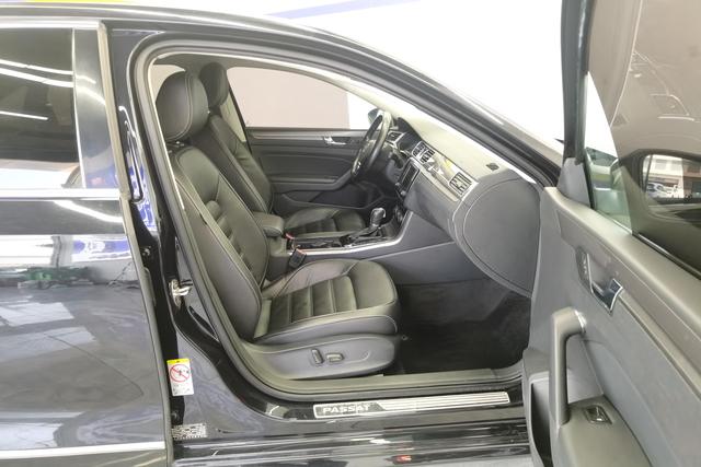 Volkswagen Passat 2017 330 TSI DSG — фото 9