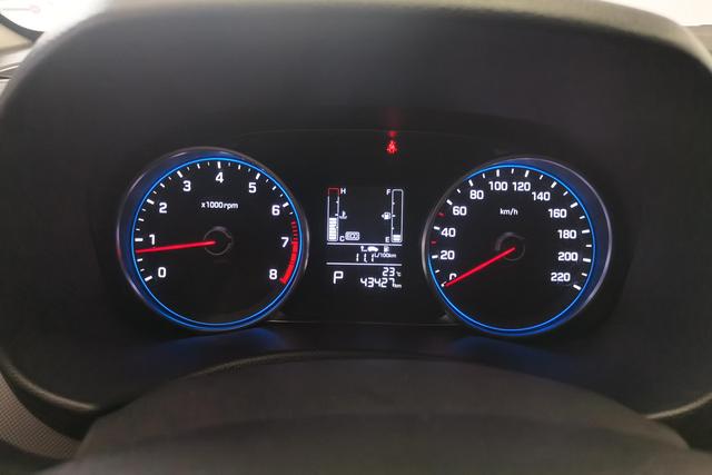 Hyundai ix25 2017 1.6 L AT — фото 13