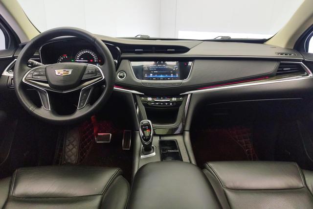 Cadillac XT5 2017 — фото 11