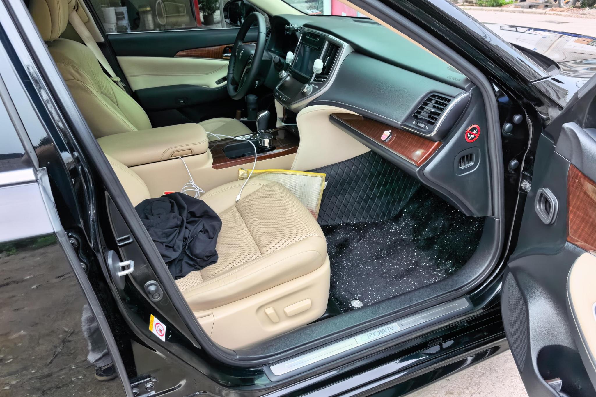 Toyota Crown 2015 2.0T Fashion