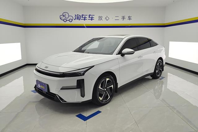 Geely Galaxy L6 2023 1.5 T DHT 125km PLUS