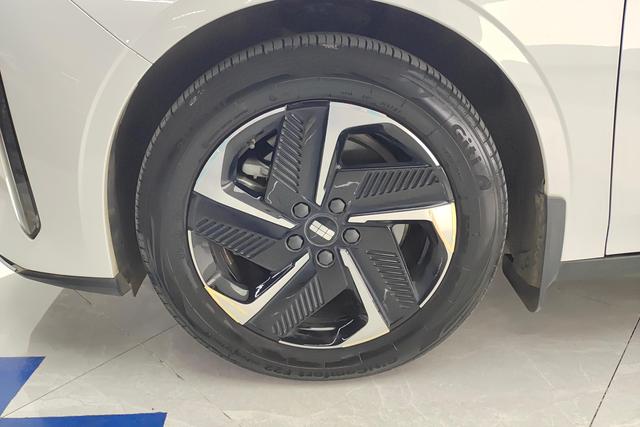 Geely Galaxy L6 2023 1.5 T DHT 125km PLUS — фото 9
