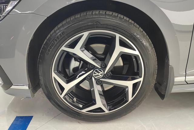 Volkswagen Magotan 2023 200 330 TSI DSGLuxury — фото 9