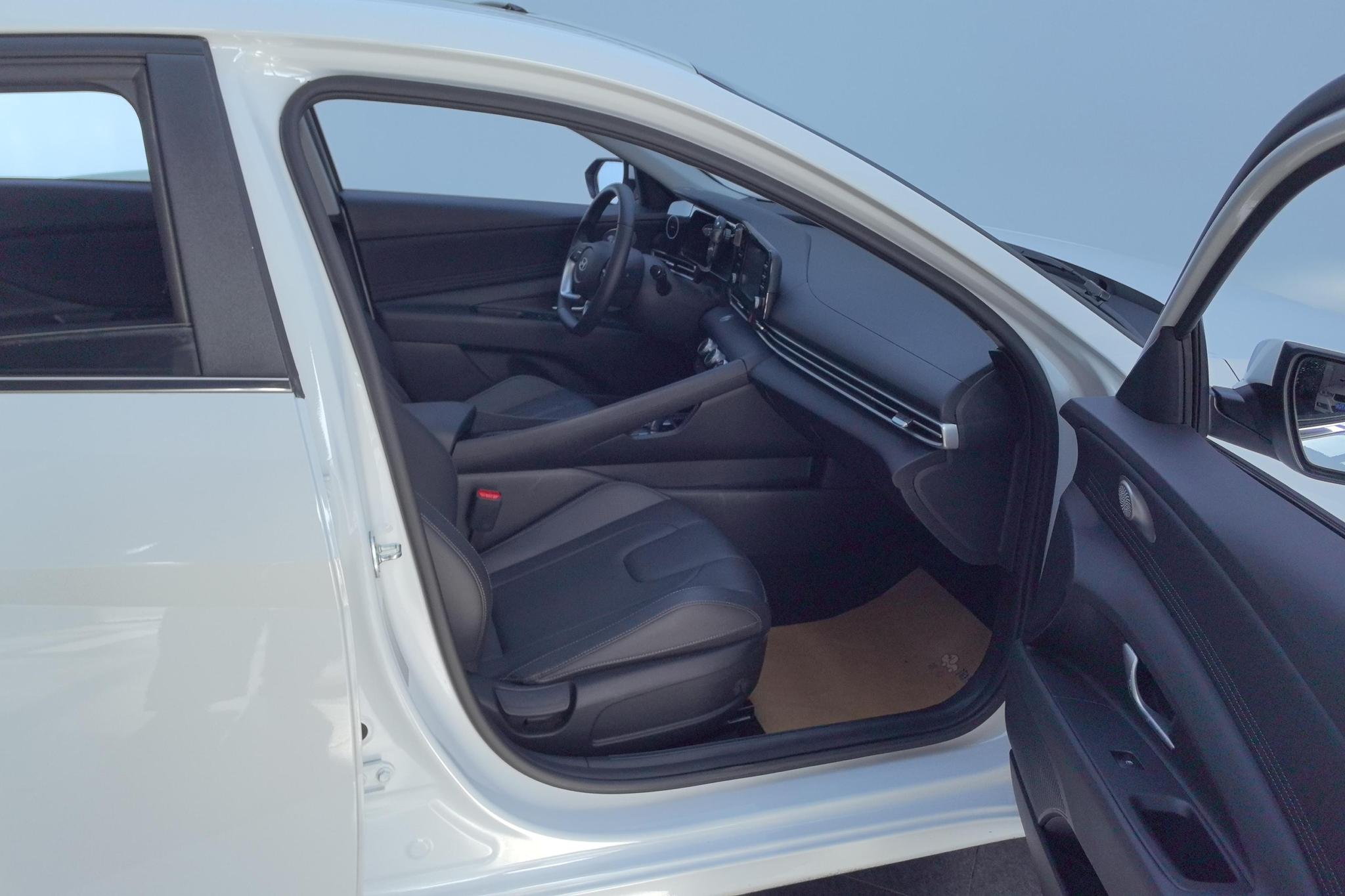 Hyundai Elantra 2023 1.5L CVT GLX Elite