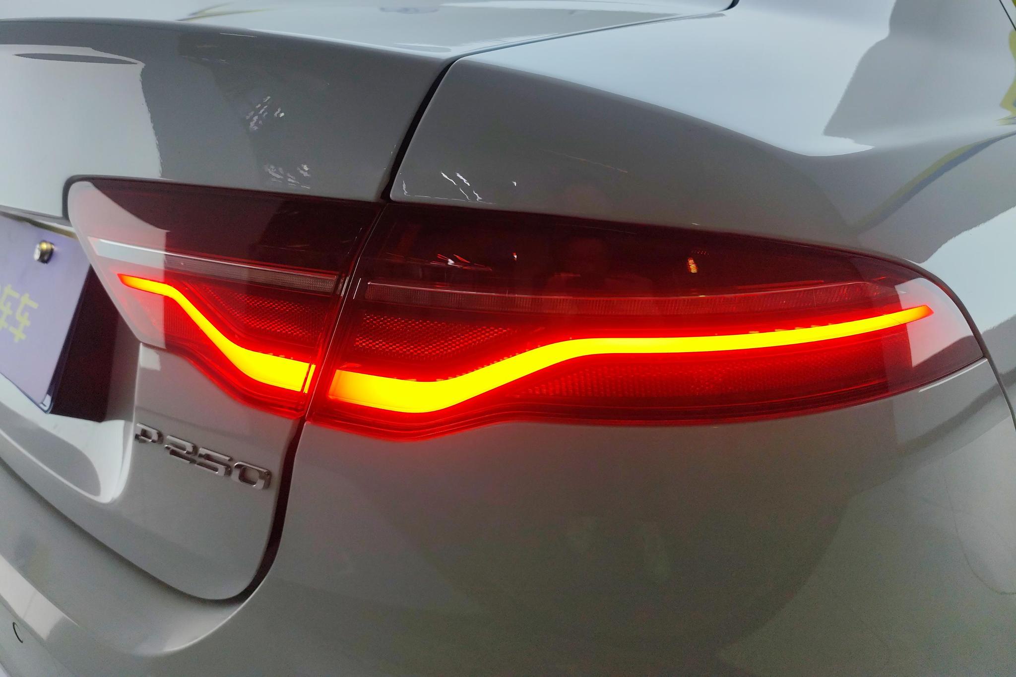 Jaguar XEL 2022 2.0T 250PS R-DYNAMIC S Sport