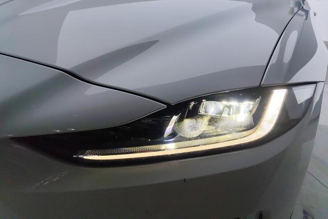 Jaguar XEL 2022 2.0 T 250 PS R-DYNAMIC S — фото 4
