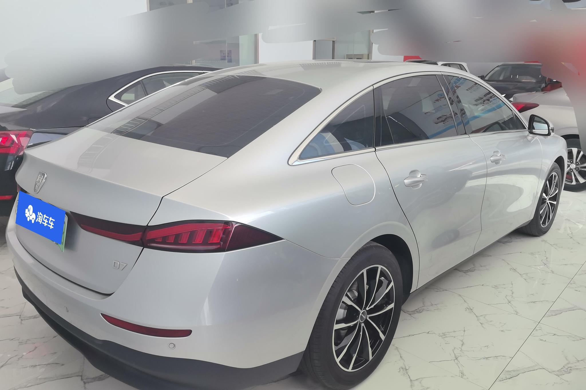 Roewe D7 DMH 2025 125 Champion