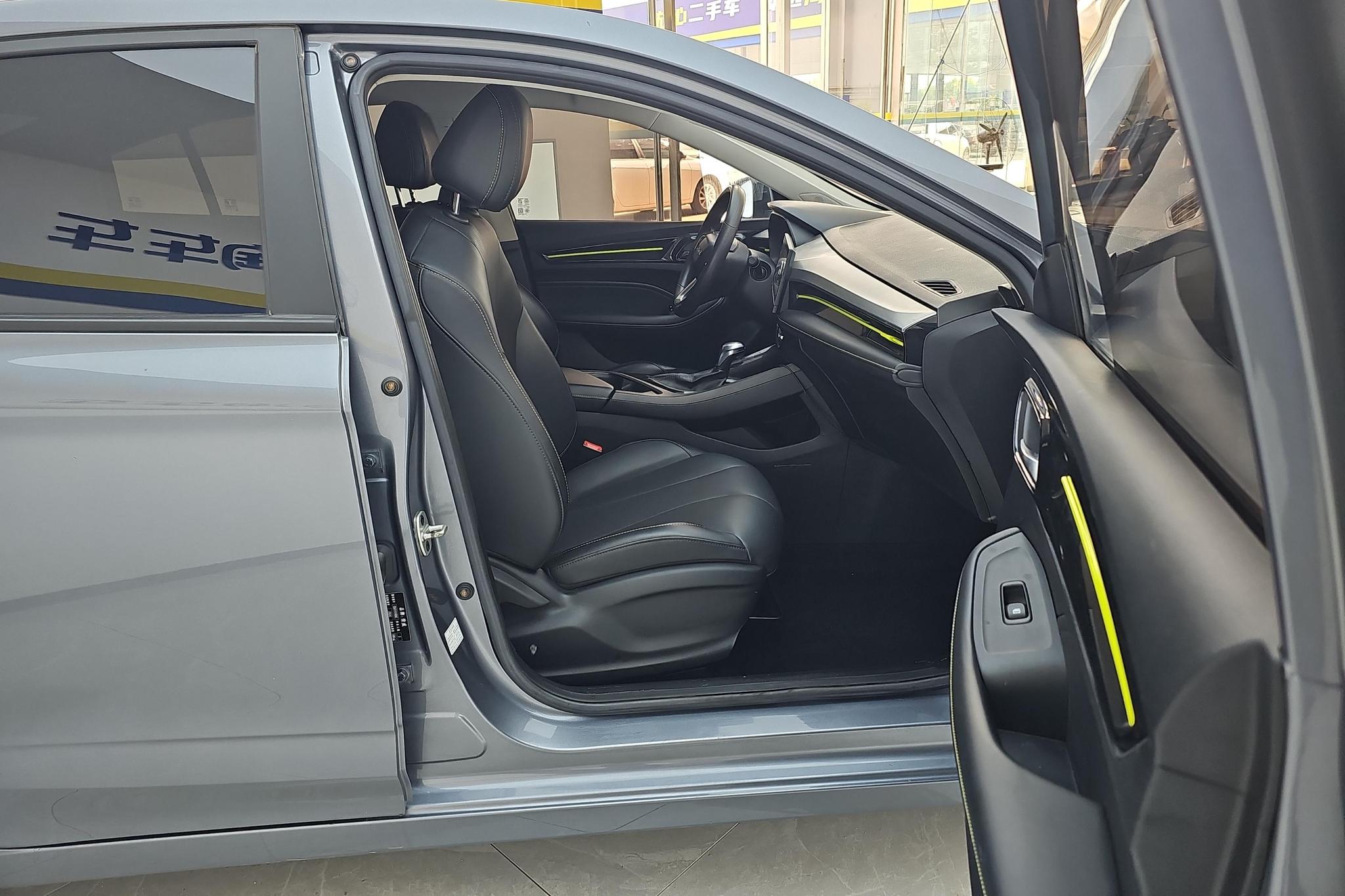 Roewe i5 2021 1.5L CVT Black Gold
