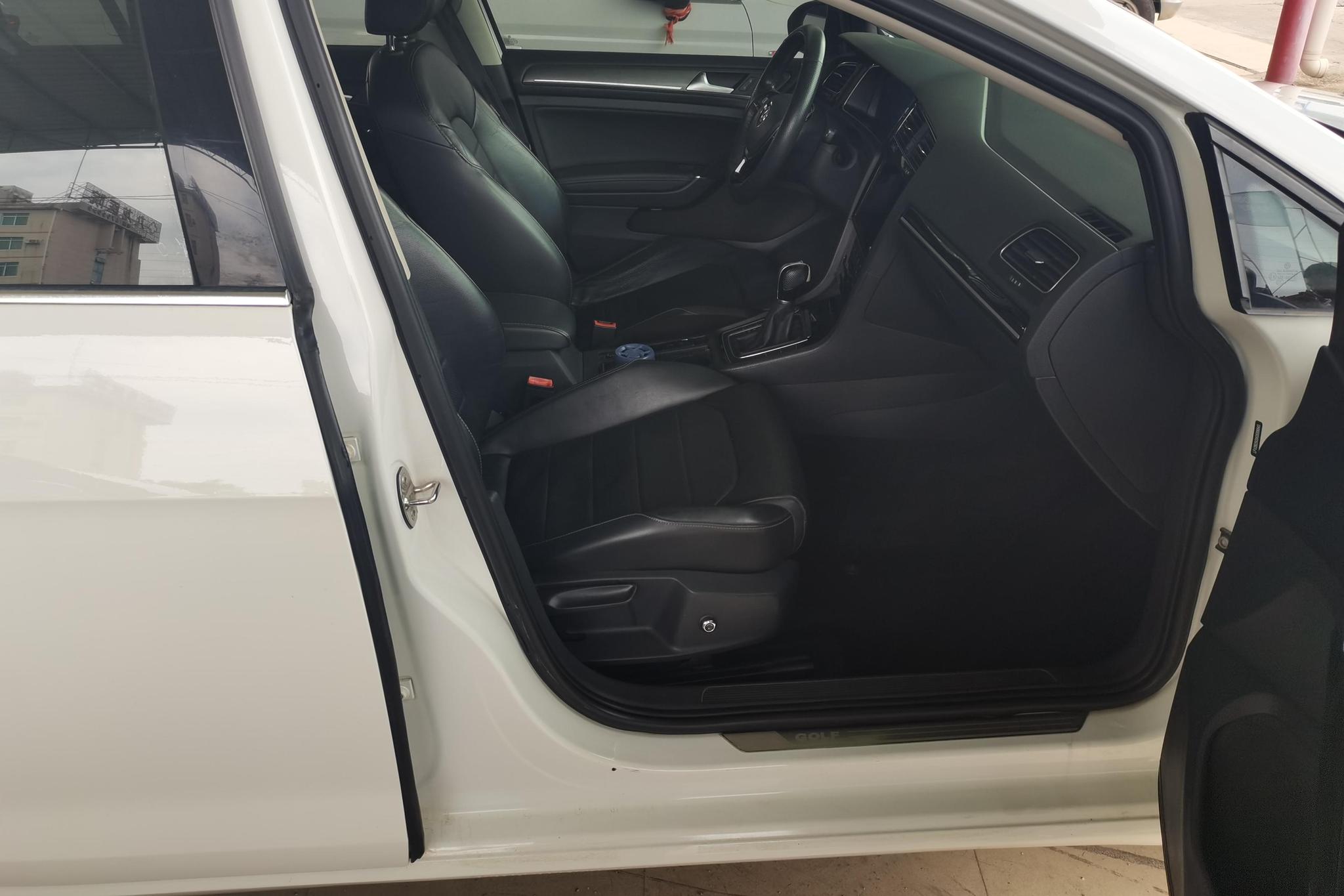 Volkswagen Golf 2016 230TSI AT Luxury
