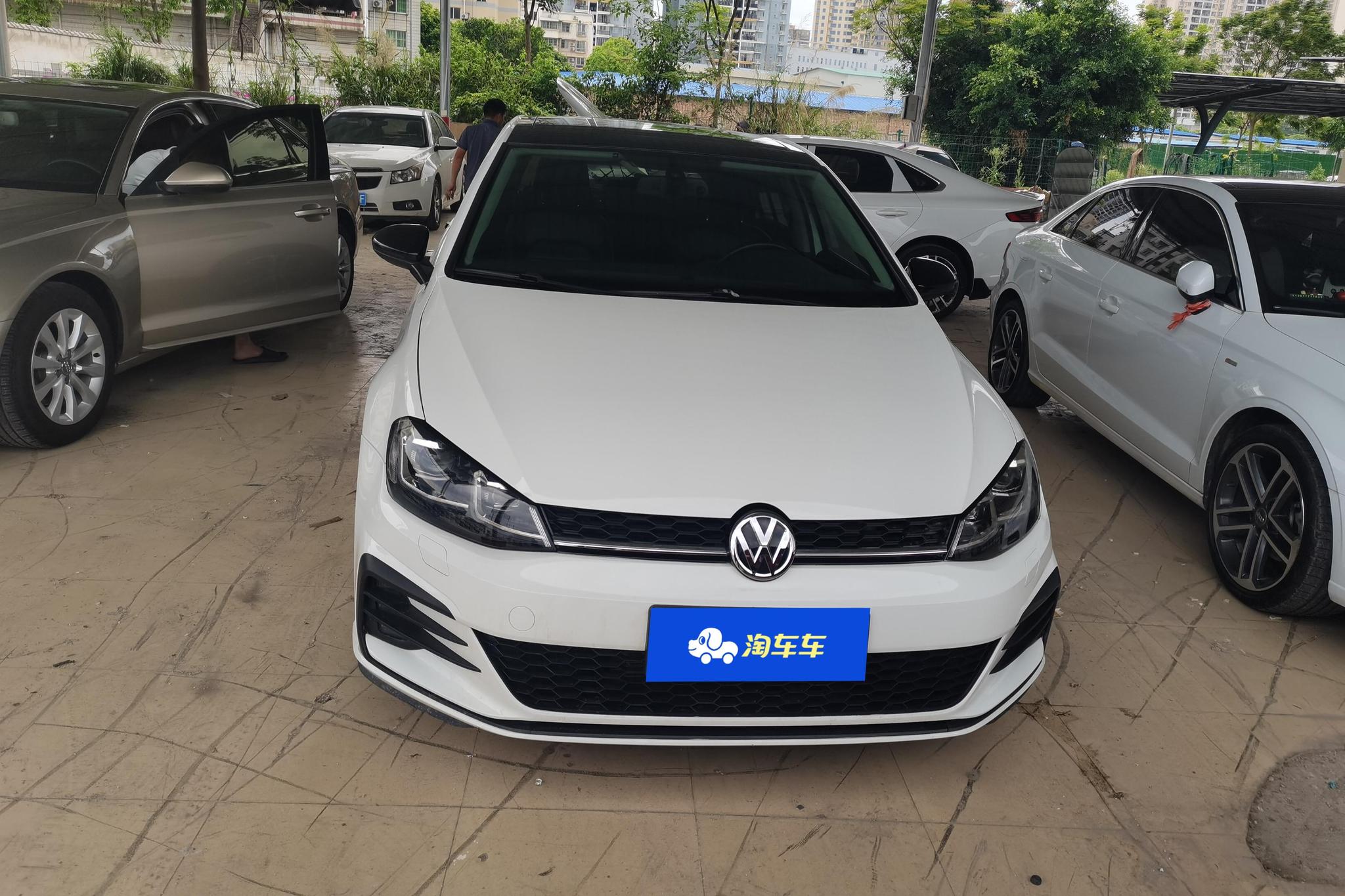 Volkswagen Golf 2016 230TSI AT Luxury