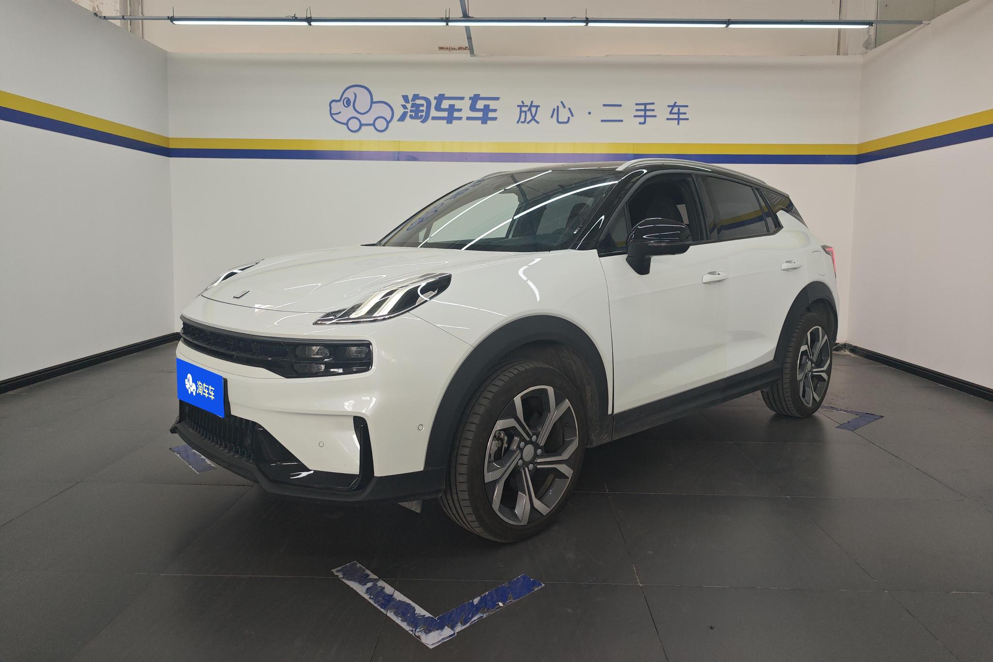 Lynk & Co 06