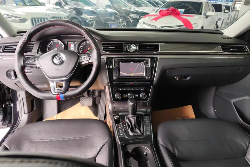 Volkswagen Passat — фото 9