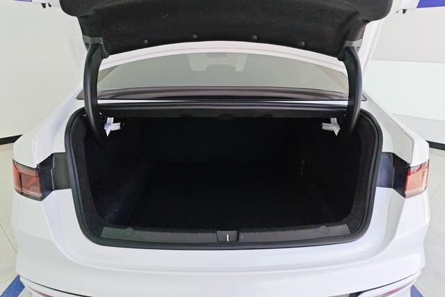 BYD QIN PLUS Hybrid 2024 — фото 17