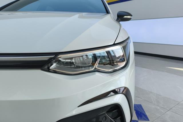 Volkswagen Golf 2023 280 TSI DSG R-Line Lite — фото 4