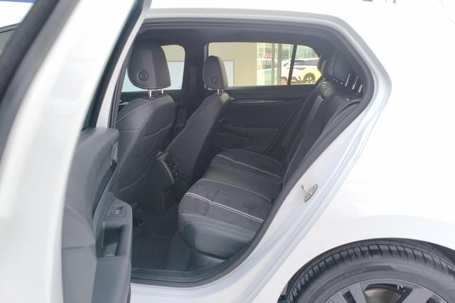 Volkswagen Golf 2023 280 TSI DSG R-Line Lite — фото 16