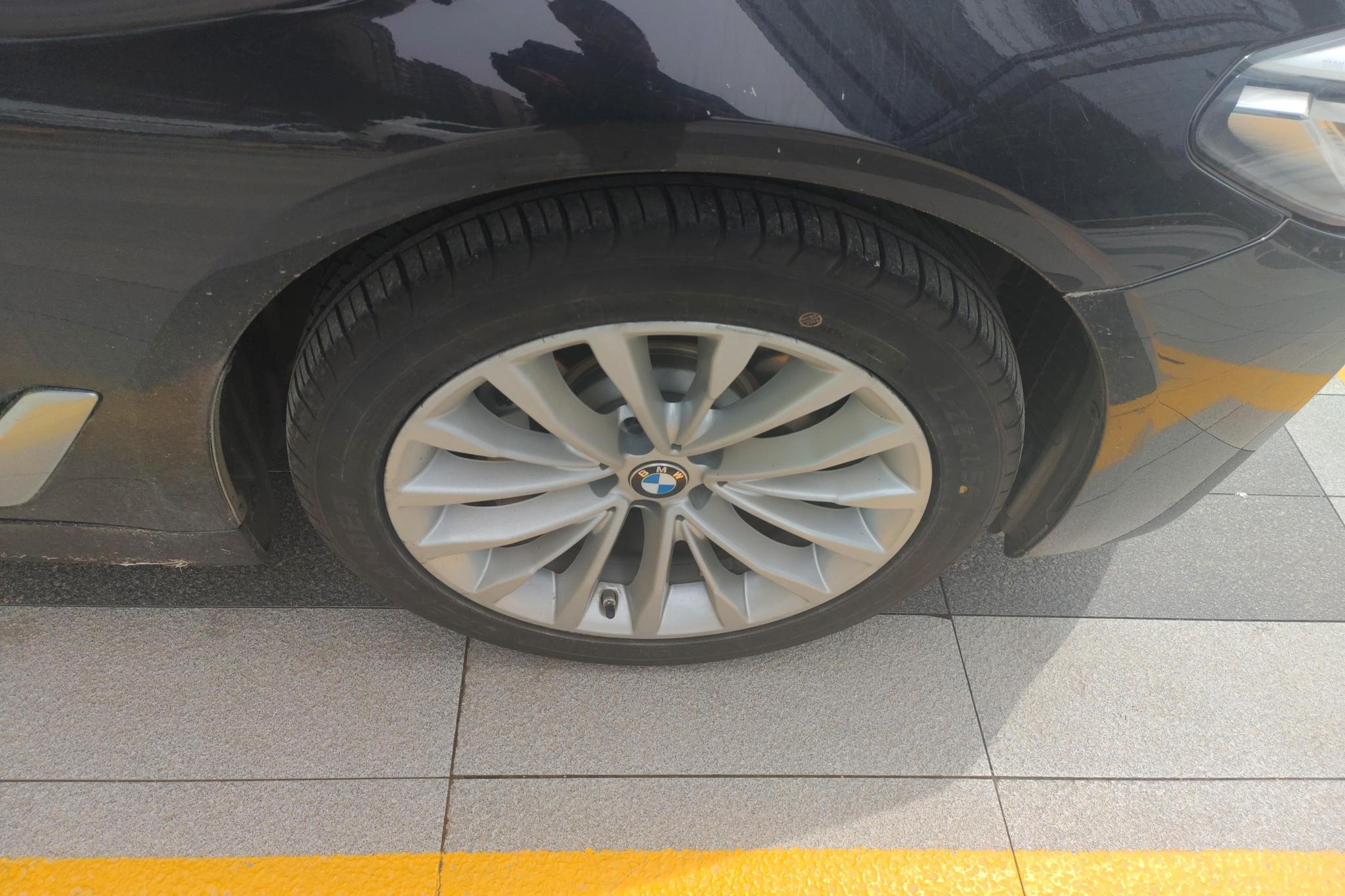 BMW 5 серииPHEV 5 PHEV 2021 535Le Luxury