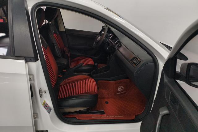 Volkswagen Santana 2016 1.6 L MT — фото 16