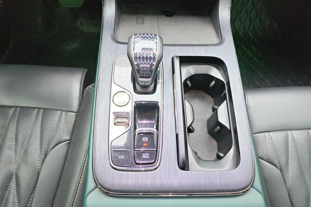 Trumpchi GS8 2022 2.0 TM Hybrid 4 WD 7 — фото 14