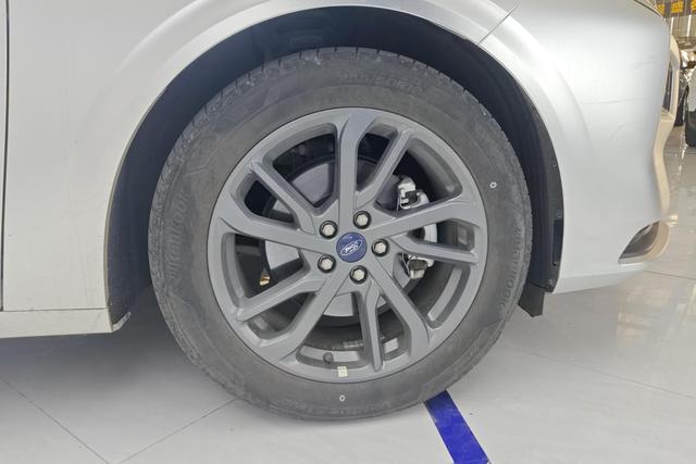 Ford Mondeo 2025 Eco Boost 245 Luxury — фото 4