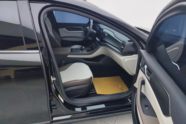 BYD Qin Plus — фото 16