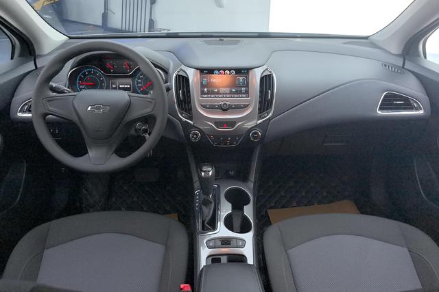Chevrolet Cruze 2018 Redline 320 AT — фото 13