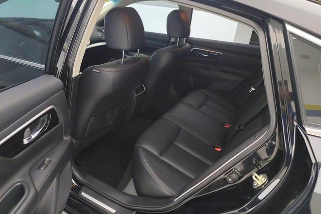 Nissan Teana 2016 2.0 L XL — фото 16