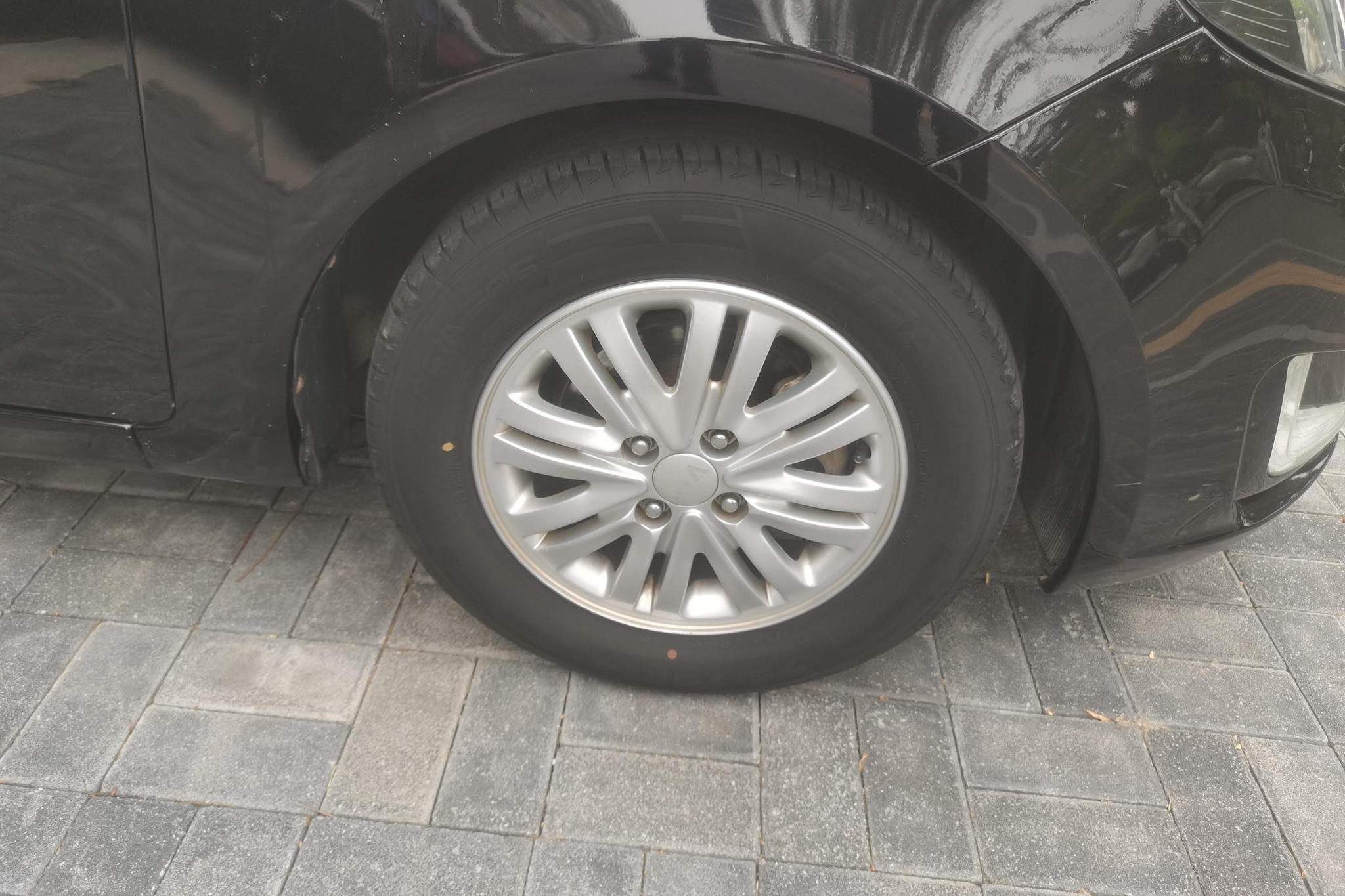 Kia K2 2012 1.4L MT GLS