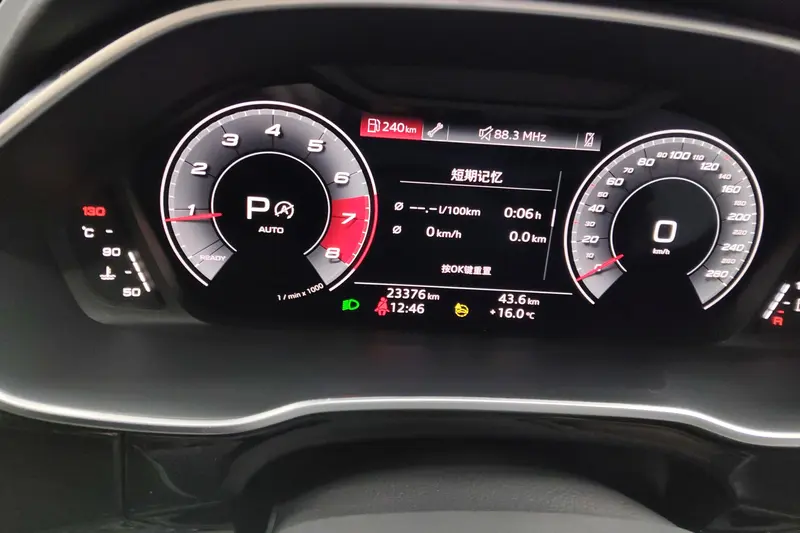 Audi Q 3 Sportback 45 TFSI quattro Special Edition — фото 10