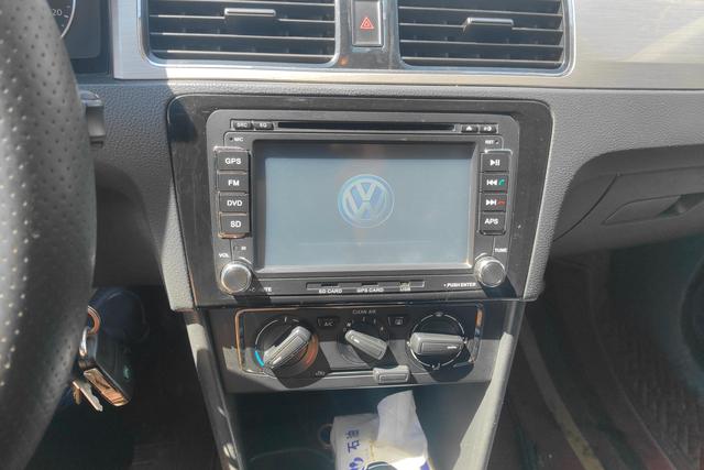 Volkswagen Santana 2015 1.6 L ATComfort — фото 10