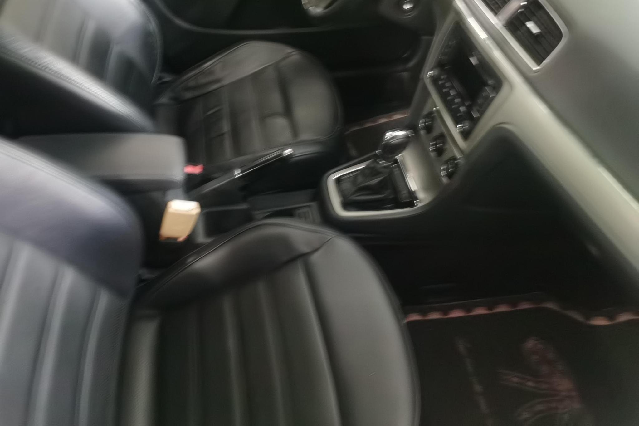 Volkswagen Lavida 2013 1.6L AT Luxury