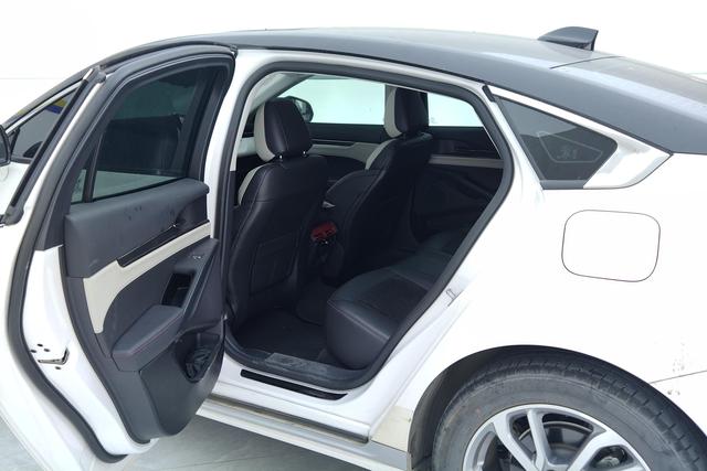 Ford Mondeo 2022 Eco Boost 245 Luxury — фото 16